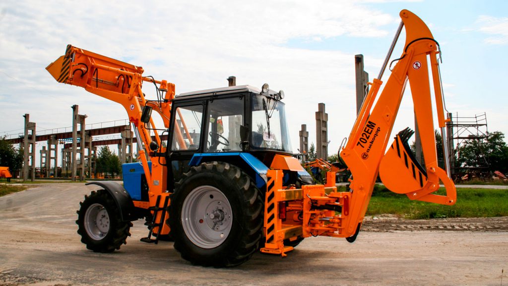 Экскаватор-погрузчик Амкодор 702ЕМ